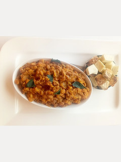 A picture of Porriage beans and roasted yam.