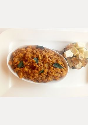A picture of Porriage beans and roasted yam.