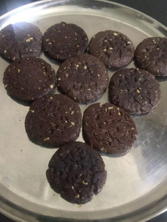 ஓட்ஸ் சாக்கோ குக்கீஸ்(oats choco cookies recipe in tamil) செய்முறை முக்கிய புகைப்படம்