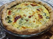 Una foto de quiche brócoli