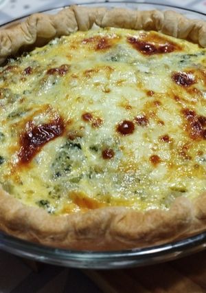 Una foto de Quiche Lorraine con brócoli y jamón