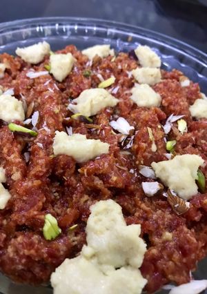 A picture of Gajar ka halwa (colourful dish).