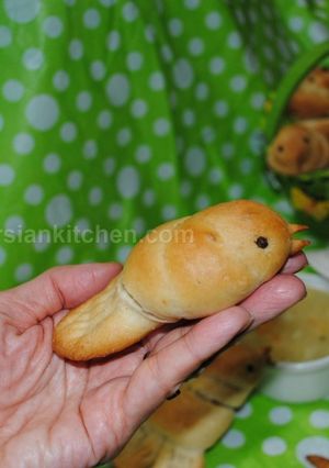 A picture of Bird Shaped Bread.