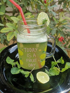 A picture of Mint Lemonade.