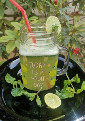 A picture of Mint Lemonade.