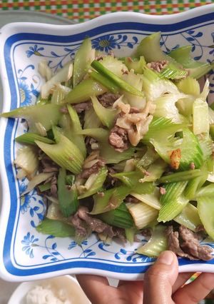Hình của món Cần tây xào thịt bò.