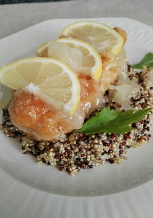Foto principal de Pechuga de pollo al limón con quinoa