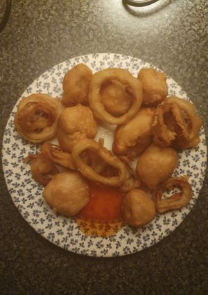 A picture of Triple cooked deep fried battered Onion an Chicken.