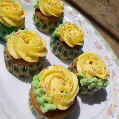 A picture of Vanilla cup cakes.