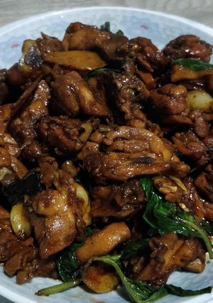 A picture of Taiwanese style Three cup chicken 台式三杯鸡.