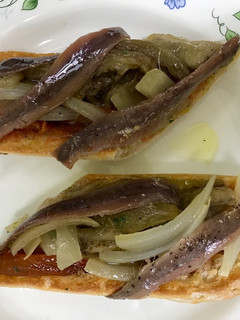 Una foto de Escalivada con anchoas