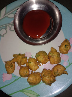મેથી ના મિક્સ ભજીયા(Methi na Mix bhajiya Recipe in Gujarati) રેસીપી મુખ્ય ફોટો