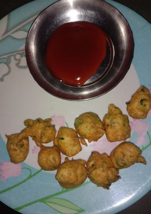 મેથી ના મિક્સ ભજીયા(Methi na Mix bhajiya Recipe in Gujarati) રેસીપી મુખ્ય ફોટો