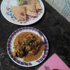 A picture of Yellow irani chicken.