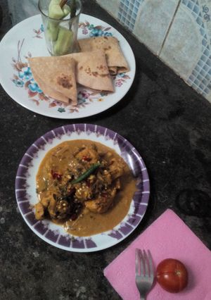 A picture of Yellow irani chicken.