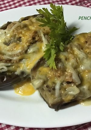 Foto principal de Berenjenas con atún, la carne de estas, y bechamel a los 5 quesos