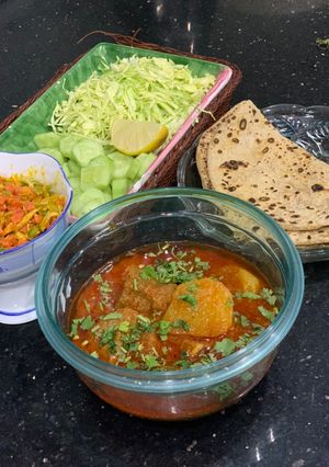 A picture of Aloo gosht salan with roti.