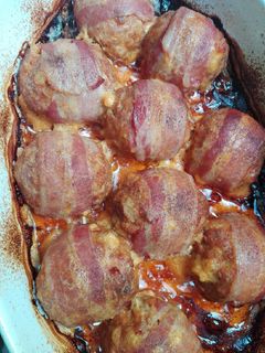 Tojással töltött fasírtgombócok baconbe tekerve recept fotója