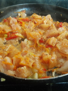 Una foto de Pollo con verduras marinadas
