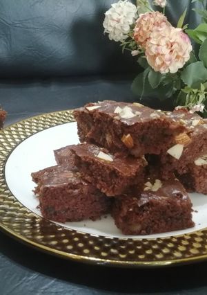 A picture of Brownie Cake.