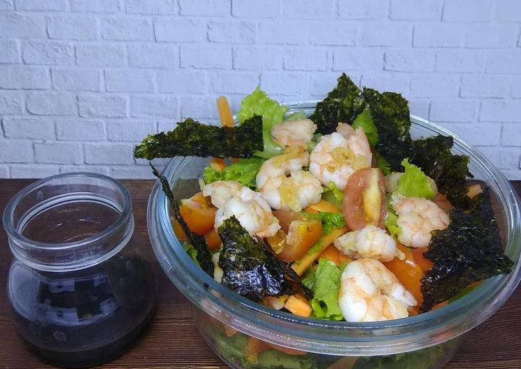 Cara Gampang Menyiapkan Salad sayur dgn udang dan nori pedas / prawn salad w spicy nori yang Enak Banget