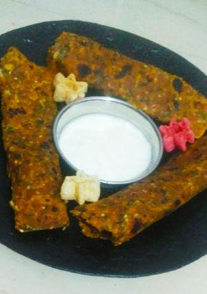 થેપલા (Thepla Recipe In Gujarati) રેસીપી મુખ્ય ફોટો