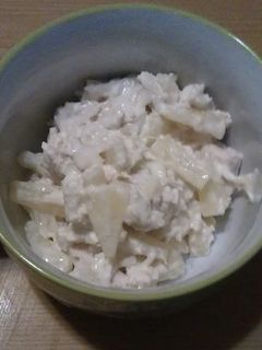 Una foto de Ensalada de pollo y piña