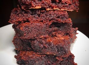 Una foto de Brownies fáciles húmedos y rápidos