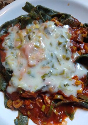 Una foto de Fideos integrales de acelga