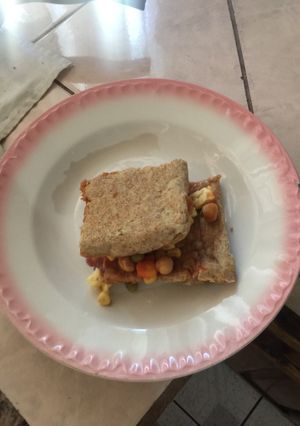 Una foto de Pastel integral con vegetales y queso
