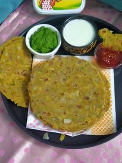 મીસ્સી રોટી(Missi Roti Recipe In Gujarati) રેસીપી મુખ્ય ફોટો