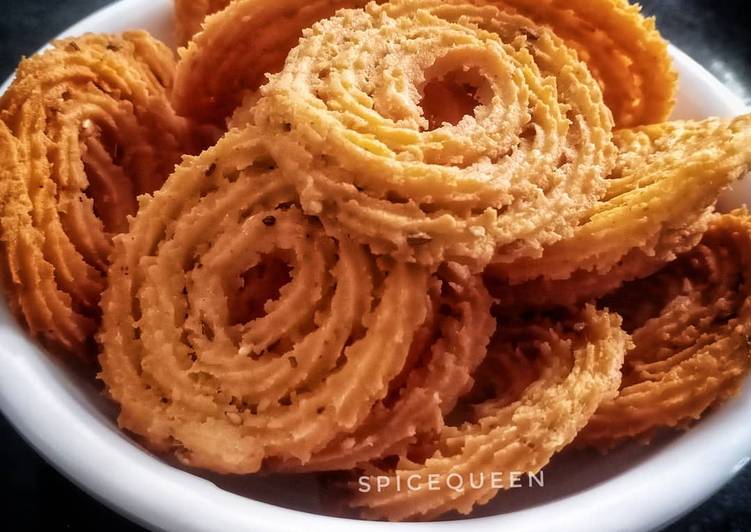 ચકરી (Chakri recipe in Gujarati)