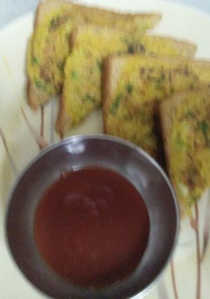 A picture of Besan chilla open sandwich.