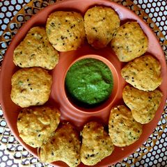 A picture of Shahi Handvo  Idli.