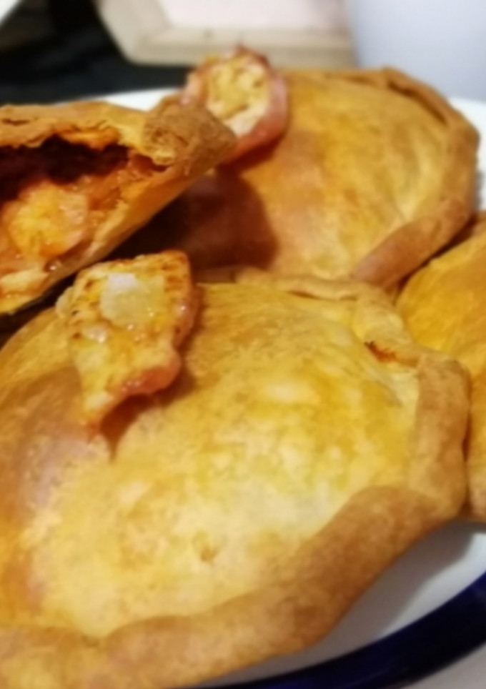 Una foto de Empanadillas de pulpo encebollado