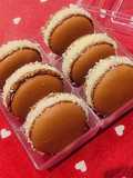 Macarons al cacao ripieni di ganache al cocco e nutella