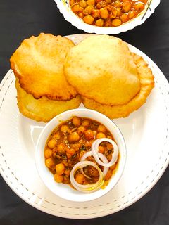 ছোলে বাটুরে (chole bhature recipe in Bengali) রেসিপির প্রধান ছবি