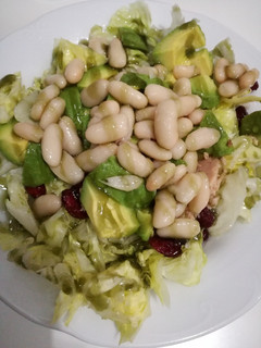 Una foto de Ensalada con judías blancas