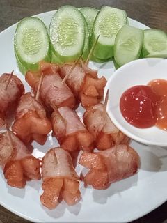 รูปของ เบคอนพันไส้กรอก - คีโต