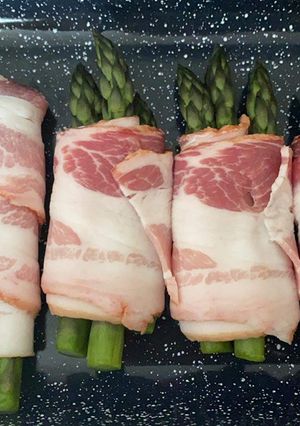 Baconbe tekert spárga recept fotója