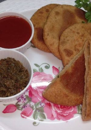 A picture of Aloo ki kachori.