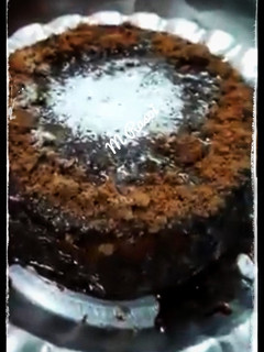 पार्ले जी चॉकलेट बिस्कीट केक (parle -G Chocolate Biscuit cake recipe in marathi) रेसिपी चे मुख्य फोटो