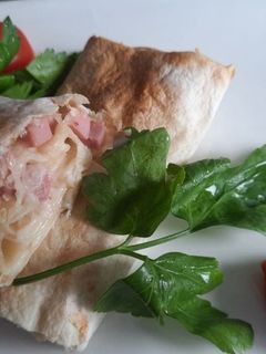 Фото Лаваш с сыром и колбасой.