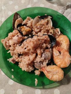 Una foto de Paella de marisco