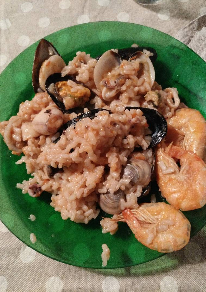 Una foto de Paella de marisco