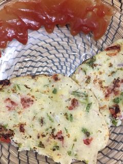 રવા ઉત્તપમ (Rava Uttapam Recipe In Gujarati) રેસીપી મુખ્ય ફોટો