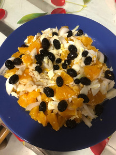 Una foto de Ensalada de bacalao, con naranja y cebolleta