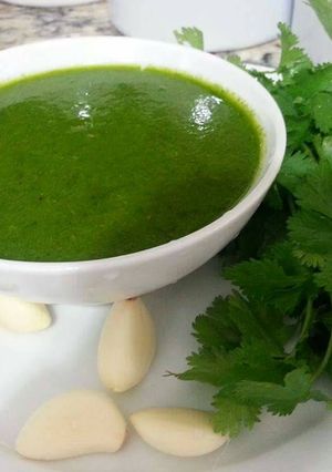 Una foto de salsa de cilantro