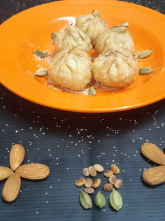 સ્વીટ મોદક(modak recipe in gujarati) રેસીપી મુખ્ય ફોટો