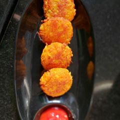 A picture of Mamra(puffed rice)ni pattis.